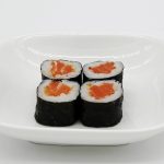 15. Laks m. Hvidløg Hosomaki